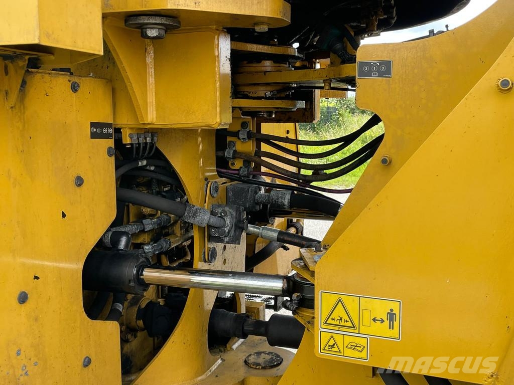 CAT 966M 轮式装载机
