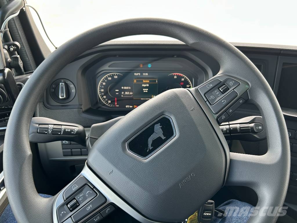 MAN TGX 35.520 8x4-4 BL Camiones polibrazo