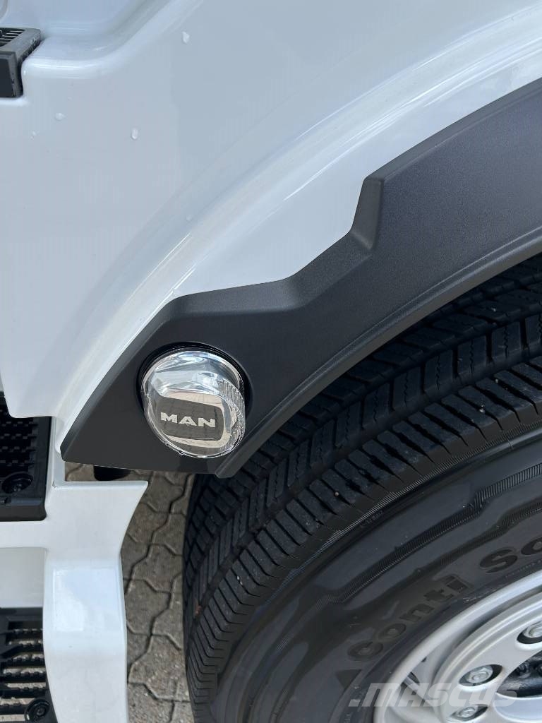 MAN TGX 35.520 8x4-4 BL Camiones polibrazo