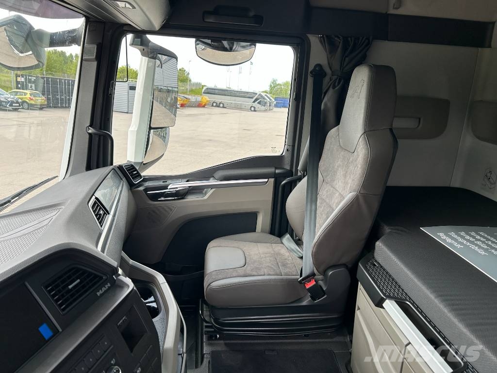 MAN TGX 35.520 8x4-4 BL Camiones polibrazo
