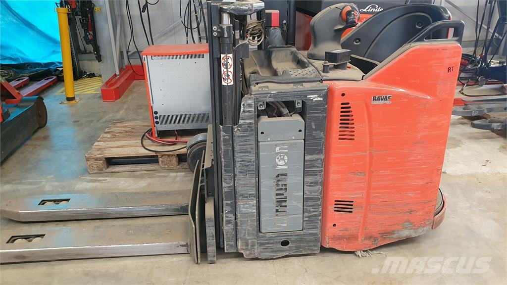 Linde D12SP شاحنات مناولة ذاتية الدفع