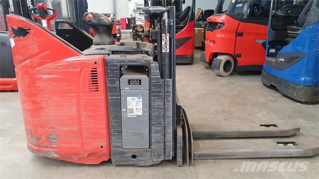 Linde D12SP Самоходные электроштабелёры