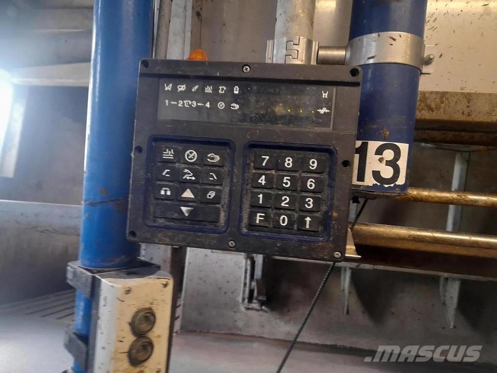  Complete barn including complete inventory for 120 ماكينات وملحقات مواش أخرى
