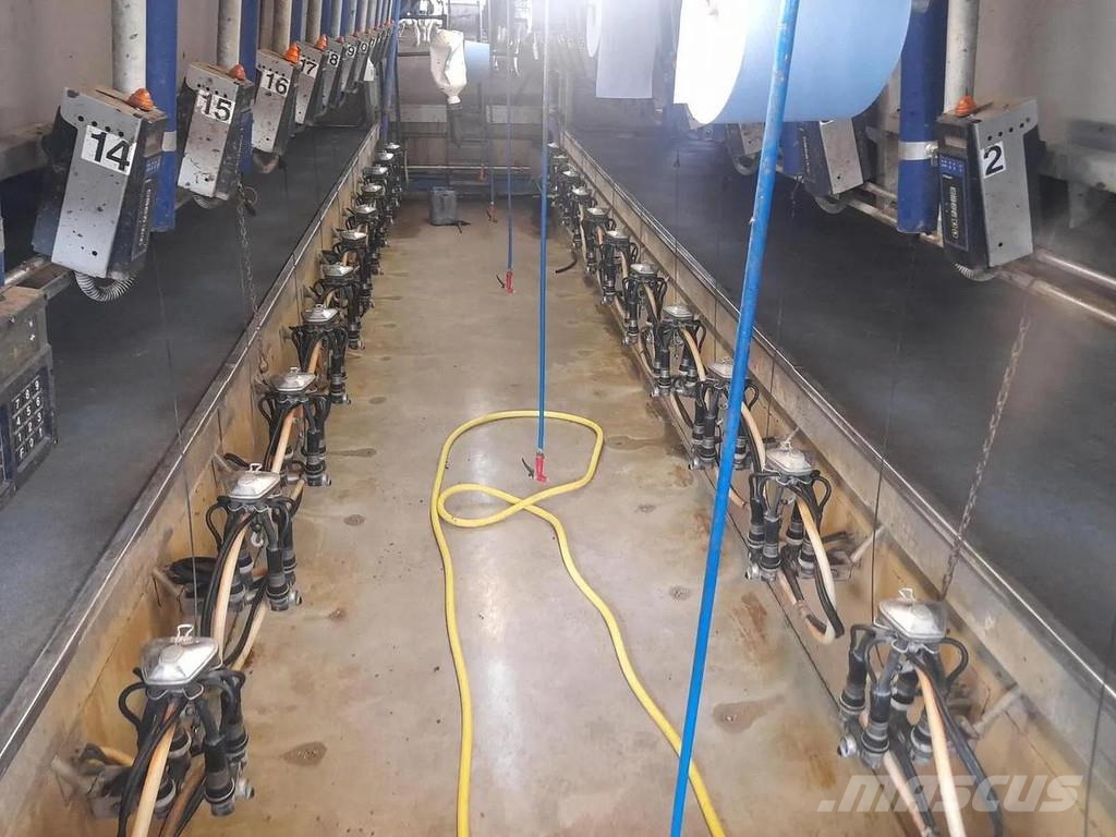  Complete barn including complete inventory for 120 ماكينات وملحقات مواش أخرى