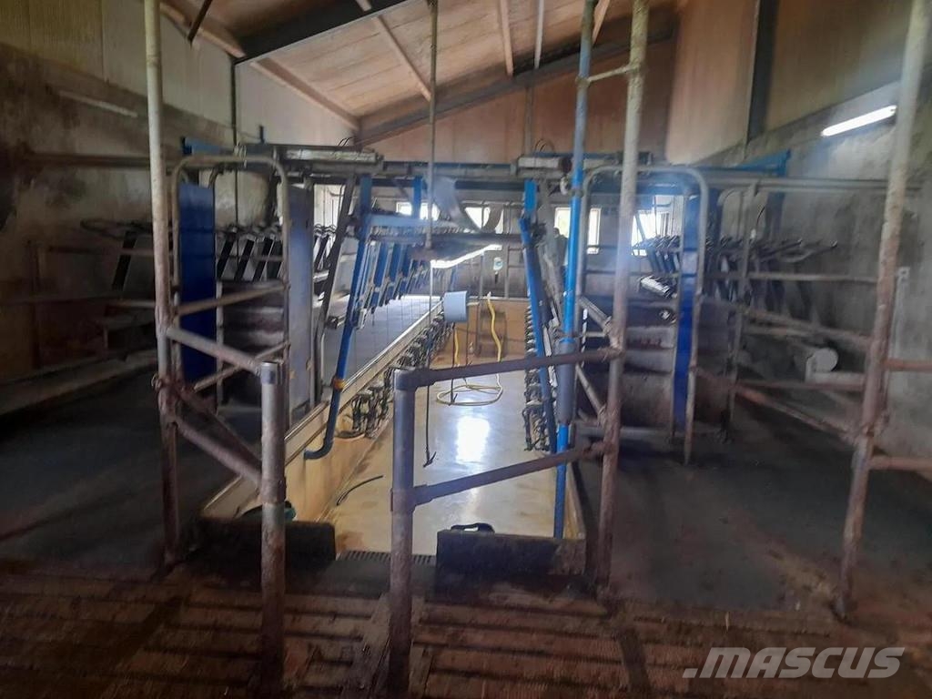  Complete barn including complete inventory for 120 ماكينات وملحقات مواش أخرى