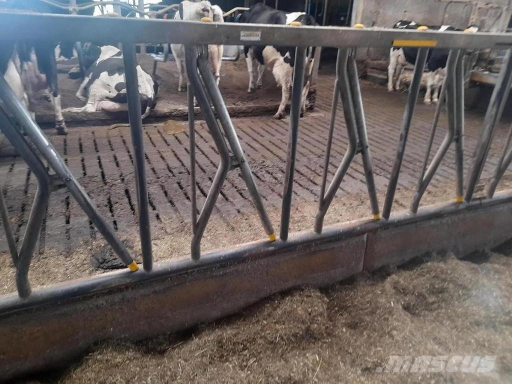  Complete barn including complete inventory for 120 ماكينات وملحقات مواش أخرى