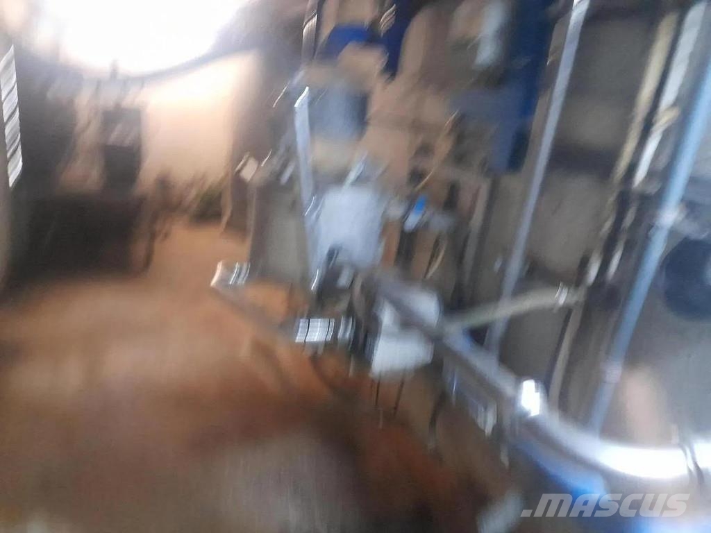  Complete barn including complete inventory for 120 ماكينات وملحقات مواش أخرى