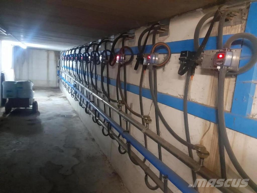  Complete barn including complete inventory for 120 ماكينات وملحقات مواش أخرى