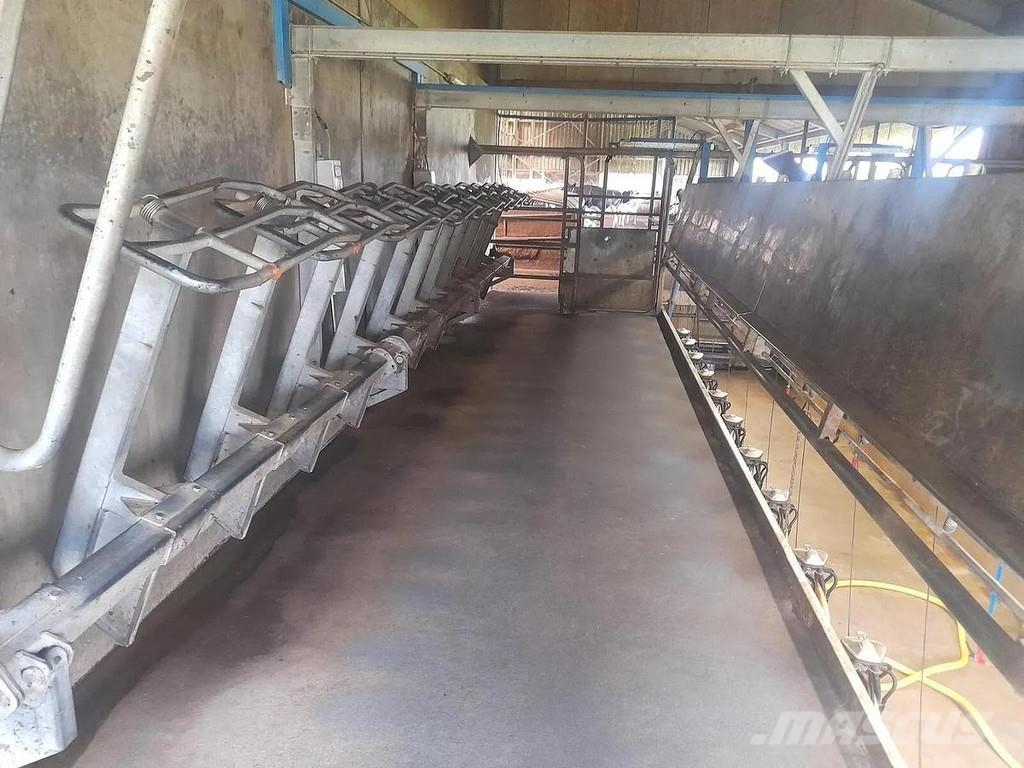 Complete barn including complete inventory for 120 ماكينات وملحقات مواش أخرى