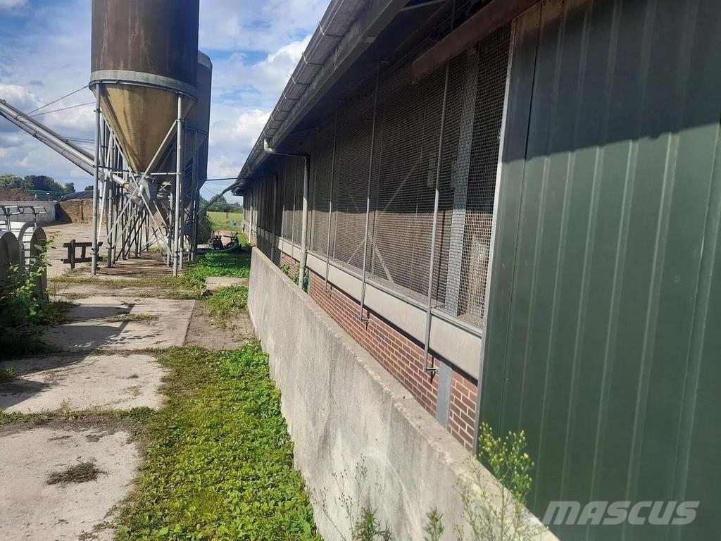 Complete barn including complete inventory for 120 ماكينات وملحقات مواش أخرى