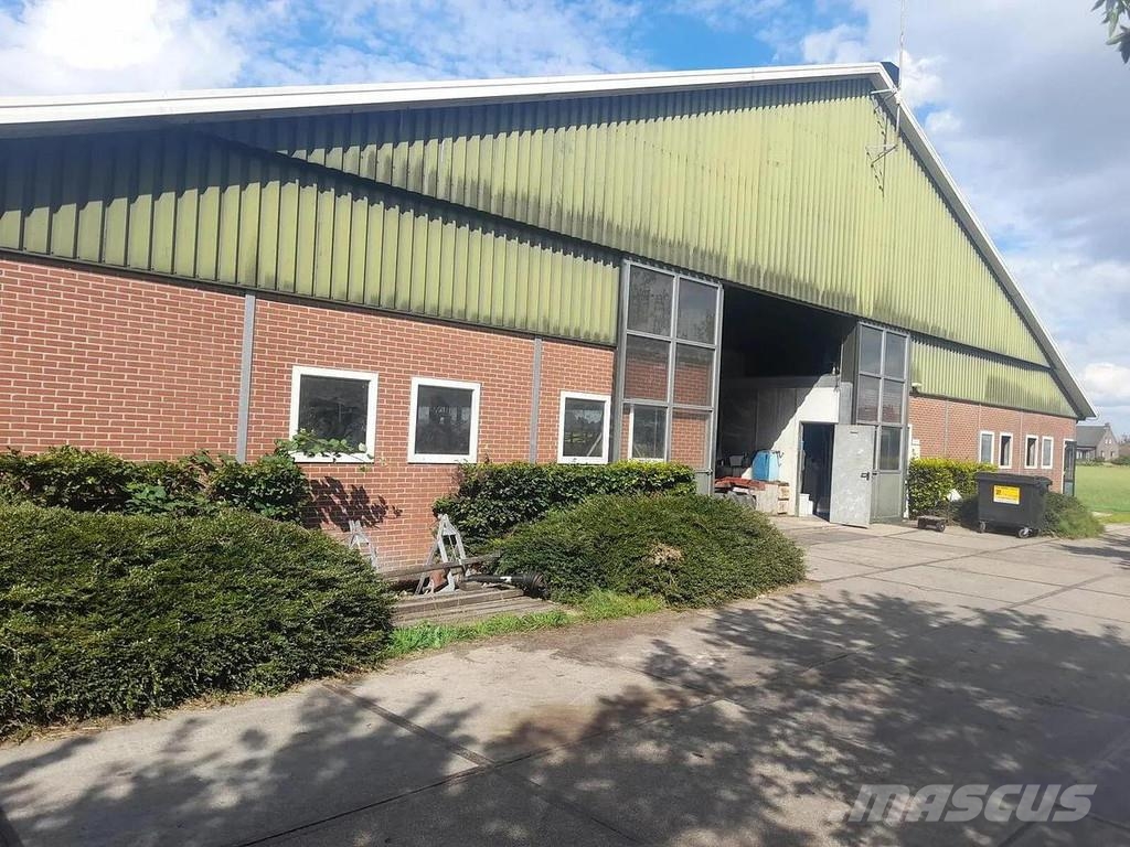  Complete barn including complete inventory for 120 ماكينات وملحقات مواش أخرى
