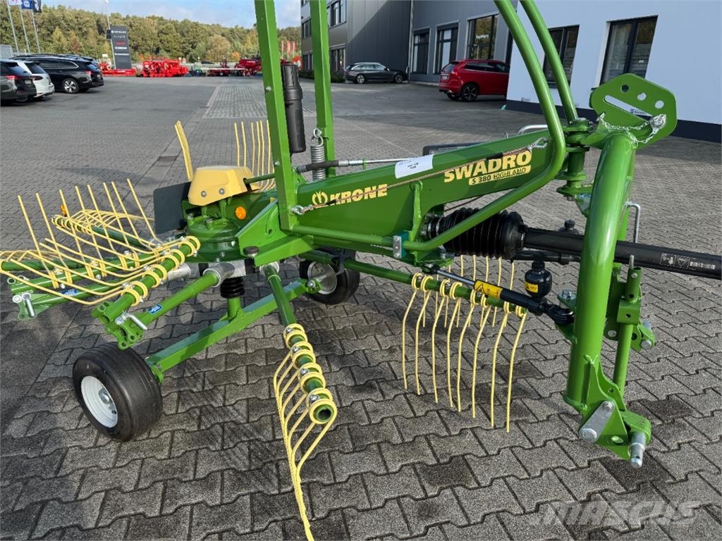 Krone SWADRO S 380 HIGHLAND Kendi yürür saman makinaları