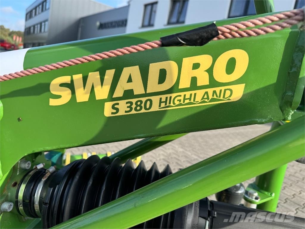 Krone SWADRO S 380 HIGHLAND Kendi yürür saman makinaları