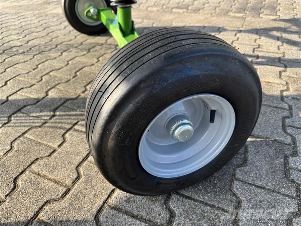 Krone SWADRO S 380 HIGHLAND Kendi yürür saman makinaları