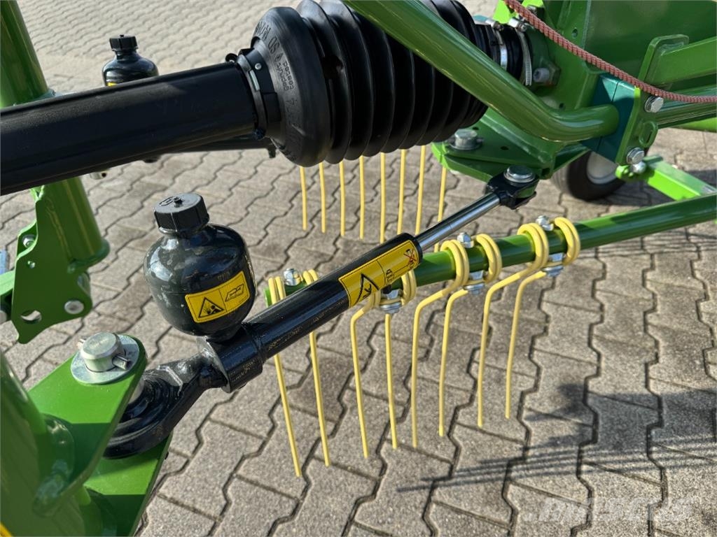 Krone SWADRO S 380 HIGHLAND Kendi yürür saman makinaları