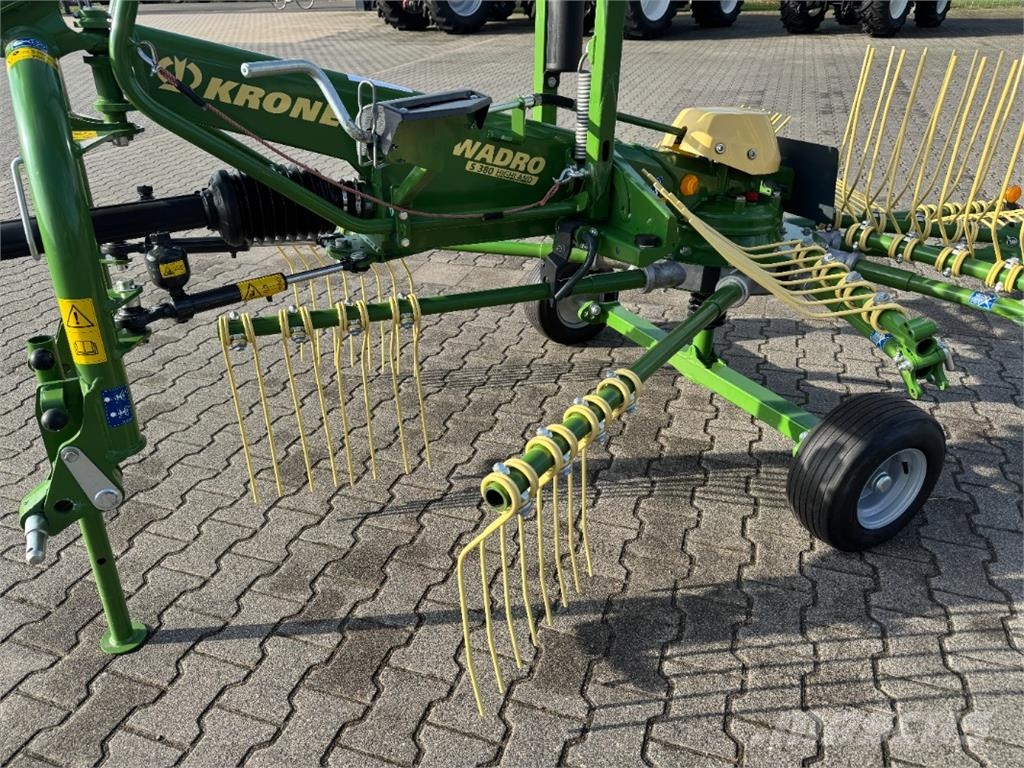 Krone SWADRO S 380 HIGHLAND Kendi yürür saman makinaları