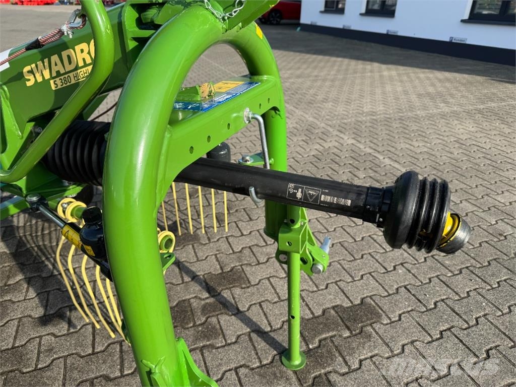 Krone SWADRO S 380 HIGHLAND Kendi yürür saman makinaları