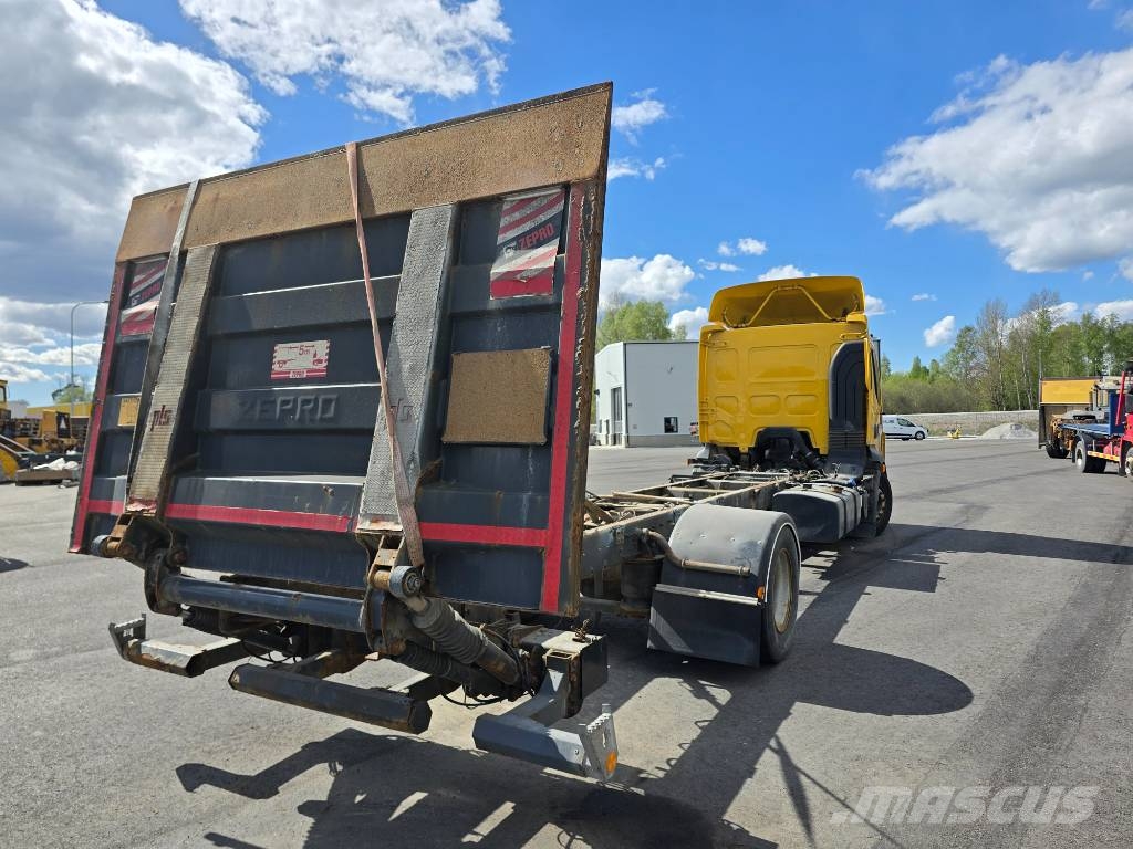 Volvo FL 240 Camiones con chasís y cabina