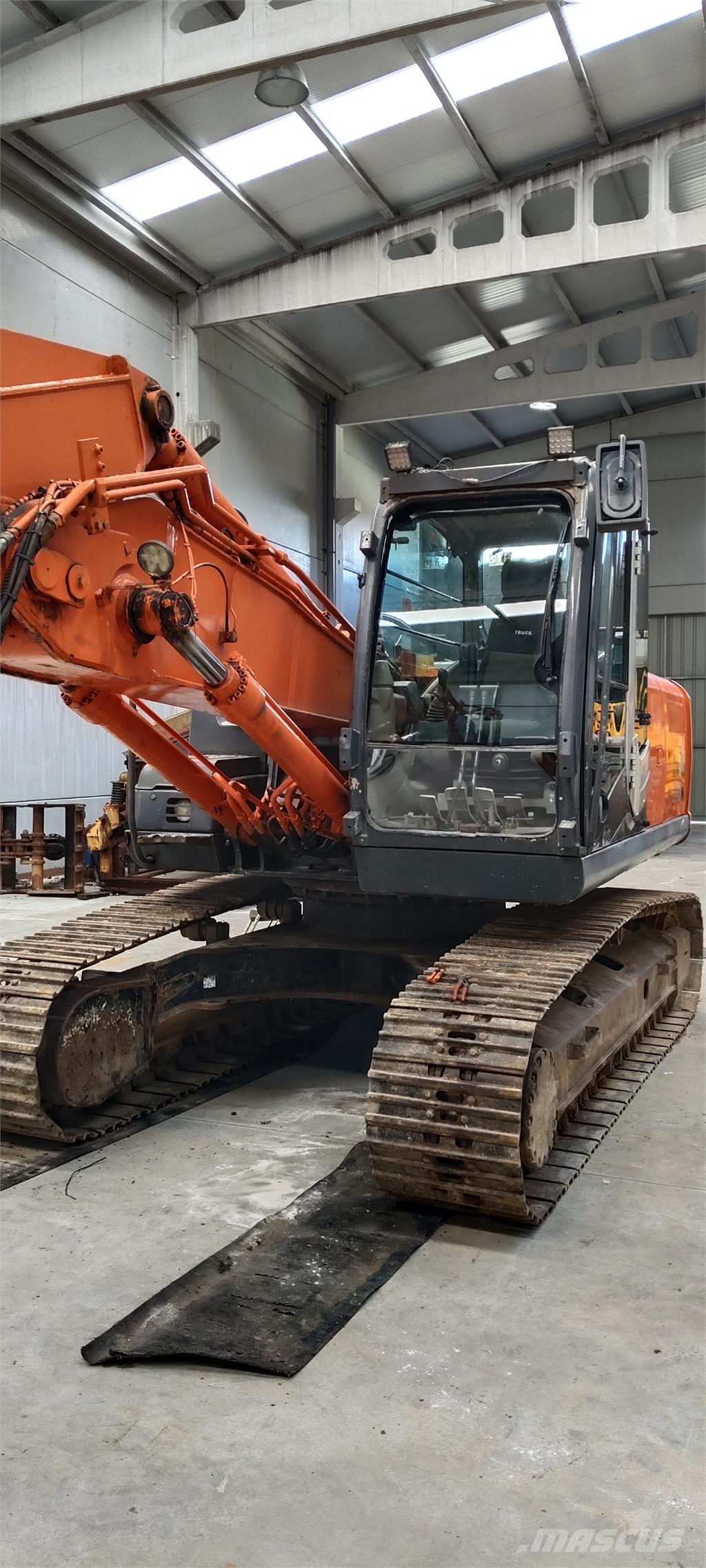 Hitachi ZX240N 履带挖掘机