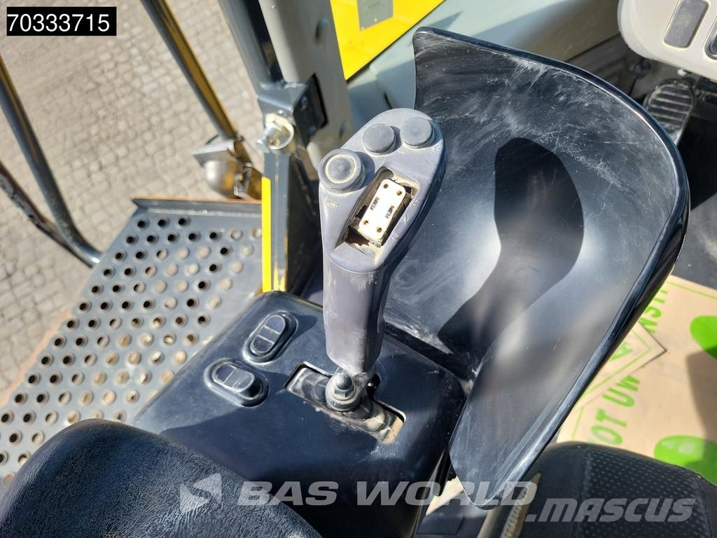 Komatsu WA500 -7 Kolesni nakladalci