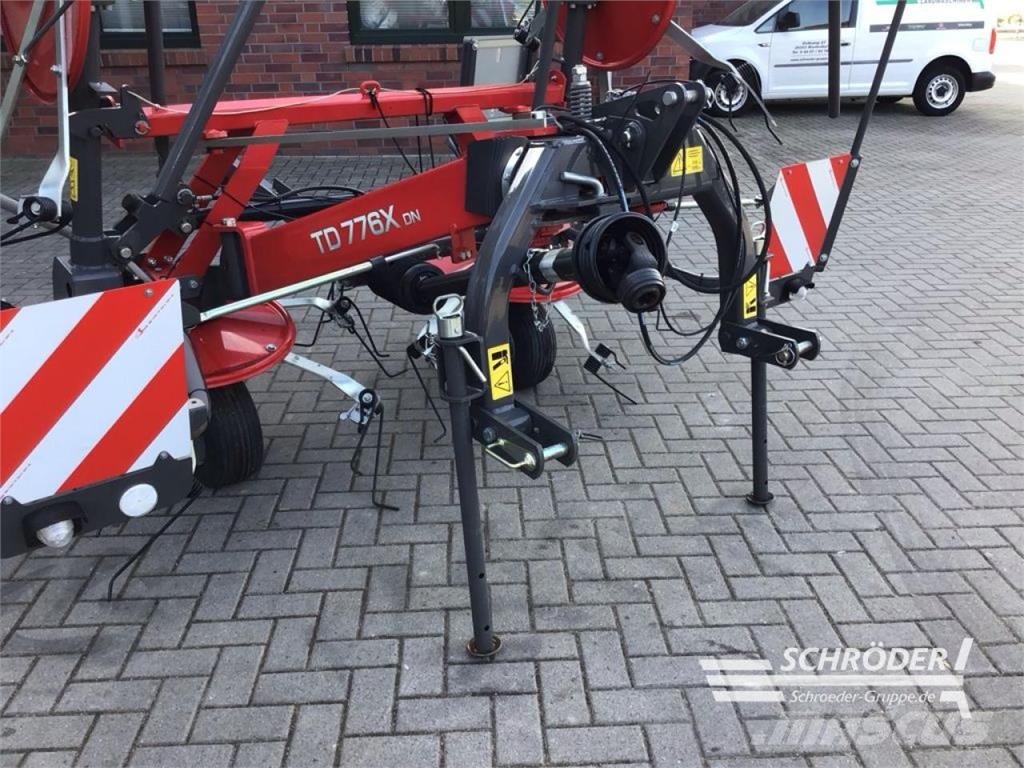 Massey Ferguson TD 776X DN (FENDT LOTUS 770) Pöyhimet ja haravat