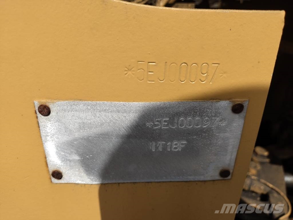 CAT IT18 F Hieno kone, pikakiinike,lisähydr. لوادر بعجل