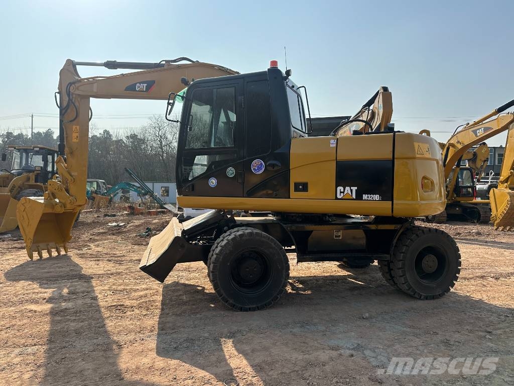 CAT M320D Bagri na kolesih
