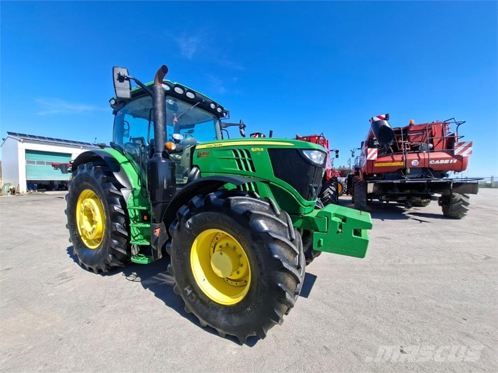 John Deere 6215R Traktori