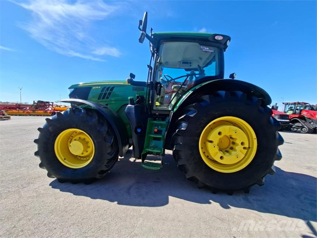 John Deere 6215R Traktori