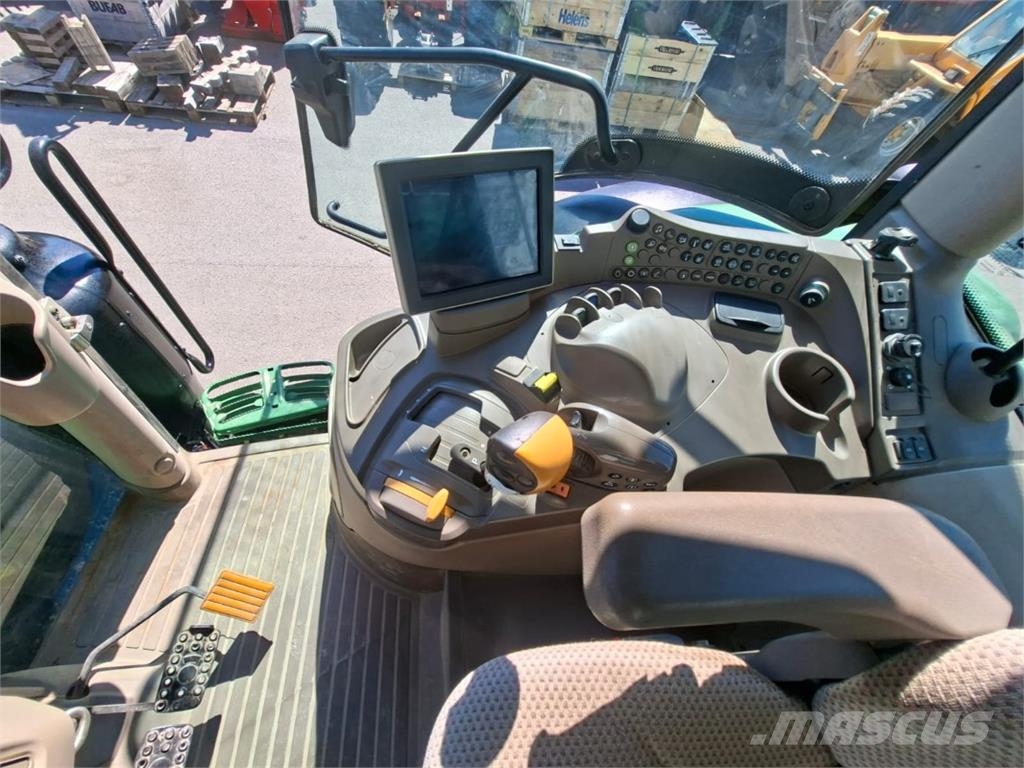 John Deere 6215R Traktori