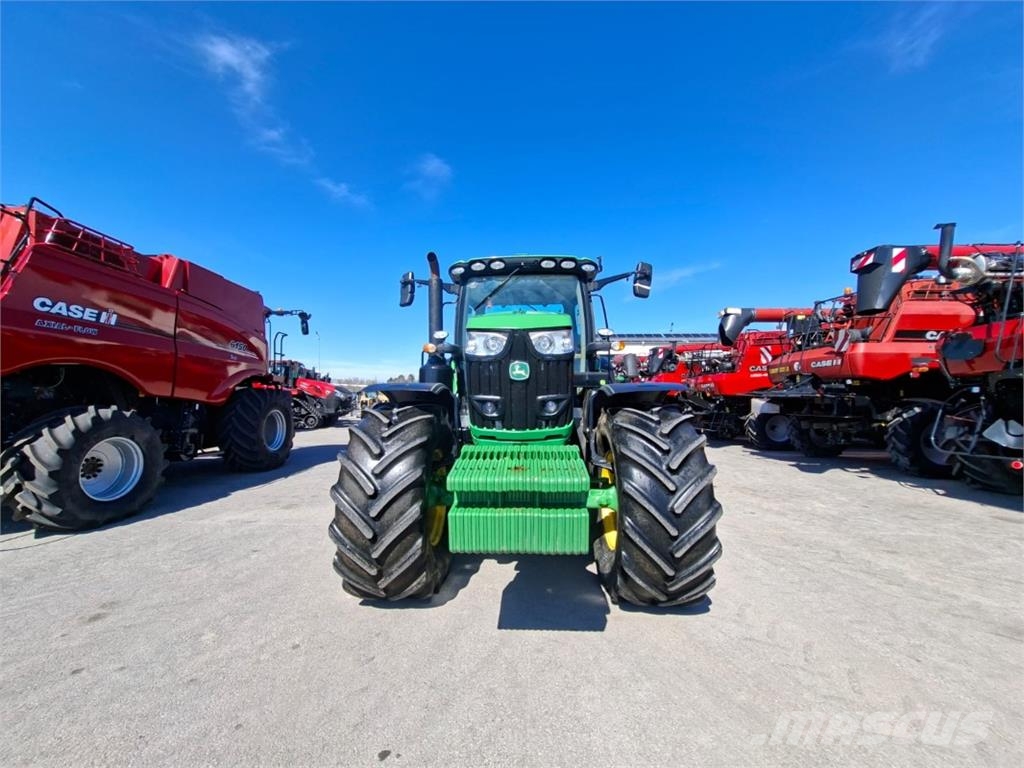 John Deere 6215R Traktori
