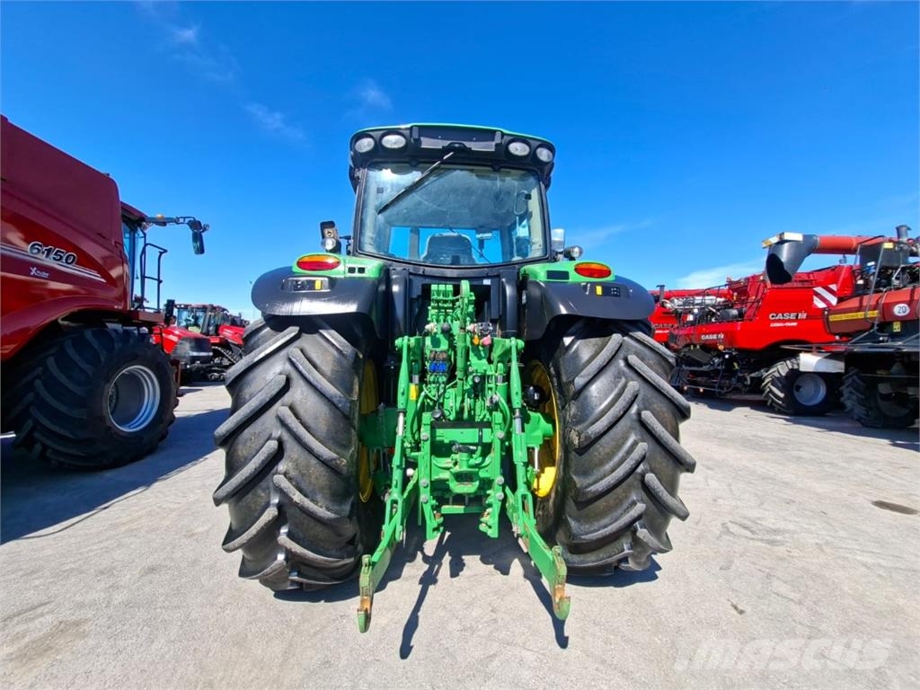 John Deere 6215R Traktori