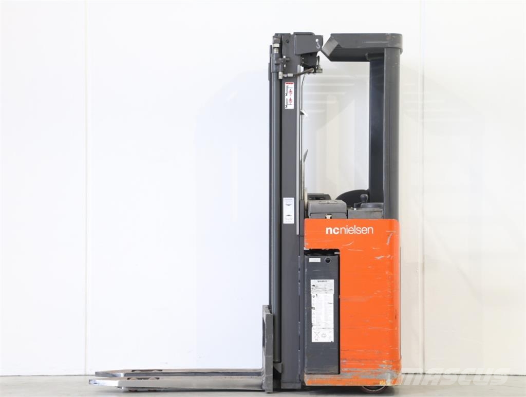 NCN AJN 160 Pedestrian stacker
