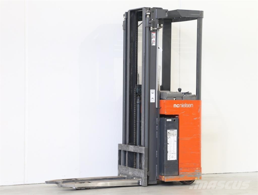 NCN AJN 160 Pedestrian stacker