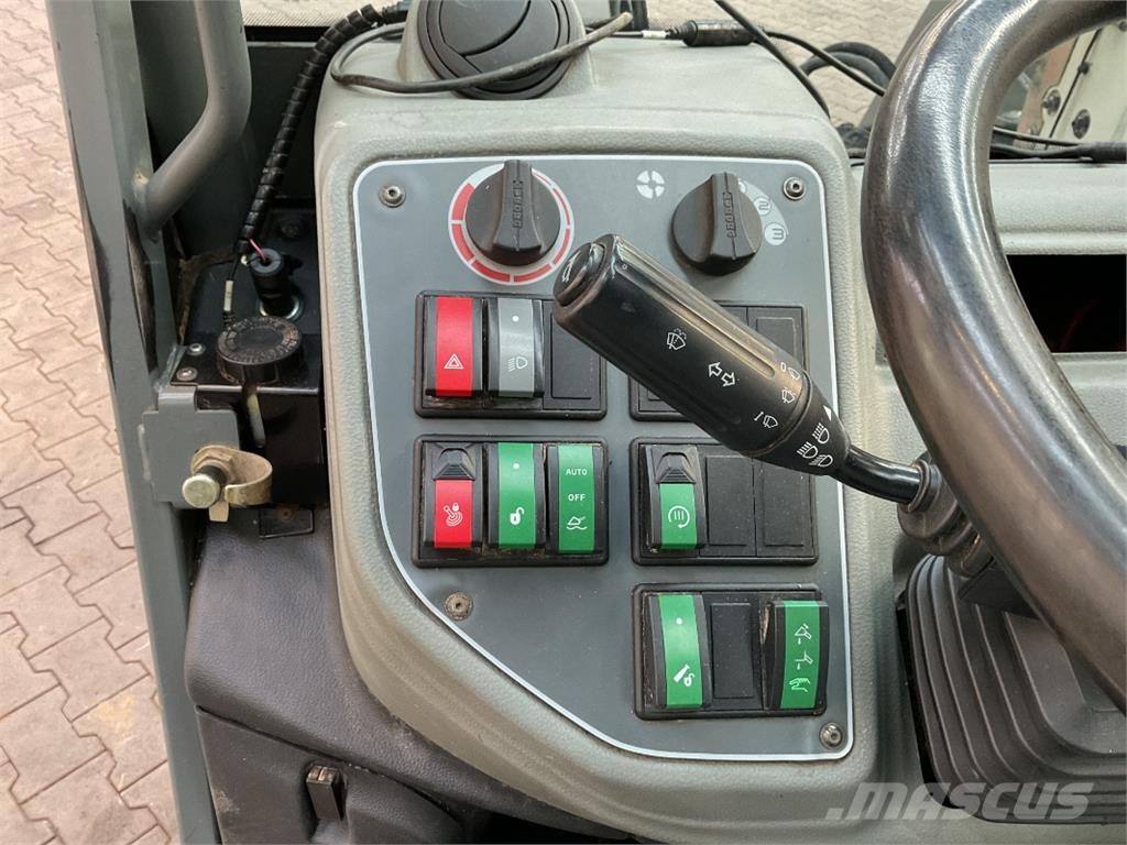 CLAAS Scorpion 6030 Varipower مناولات متداخلة