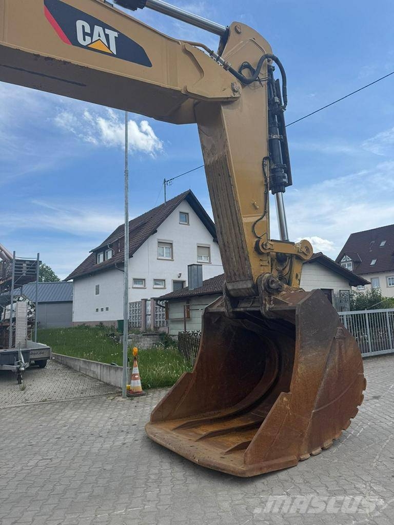 CAT 390FL ME Kāpurķēžu ekskavatori