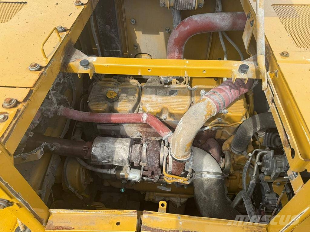 CAT 390FL ME Kāpurķēžu ekskavatori