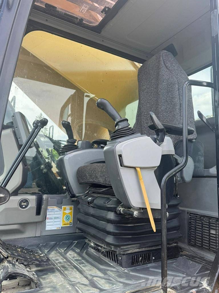 CAT 390FL ME Kāpurķēžu ekskavatori