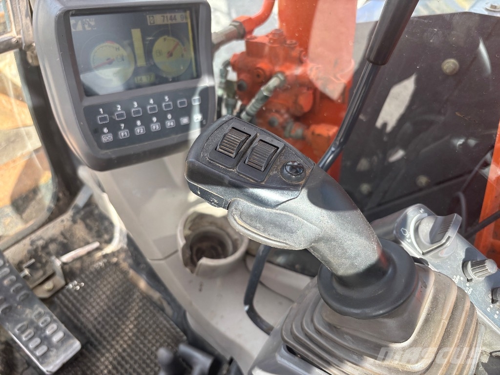 Hitachi ZX 85 US / Pyörittäjä, 2 kauhaa, 2 Telat, Ym! حفارات وسط 7 طن - 12 طن