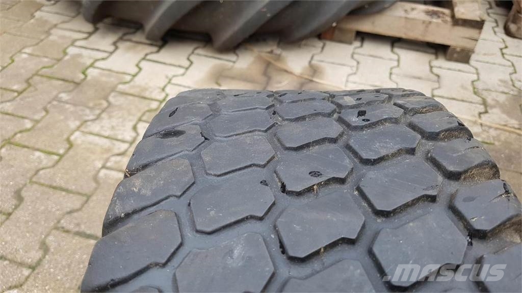 BKT 27x8.50-15NHS x1 Tyres, wheels and rims