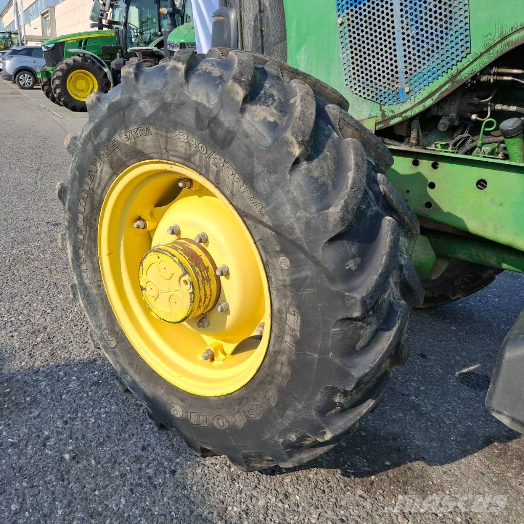 John Deere 5620 Трактора
