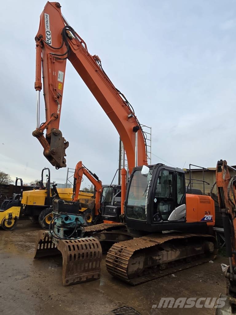 J06218 j06200 2点セット Hitachi ZX 210 LC N-6, 2018, Portsmouth, Hampshire, United Kingdom