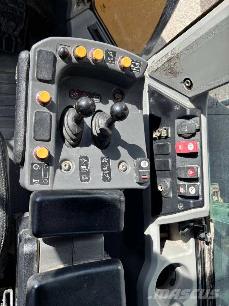 CAT 980 M Kolesni nakladalci