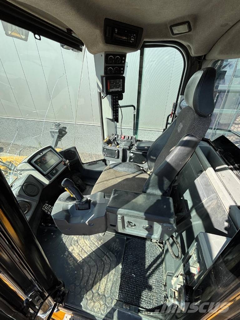 CAT 980 M Kolesni nakladalci