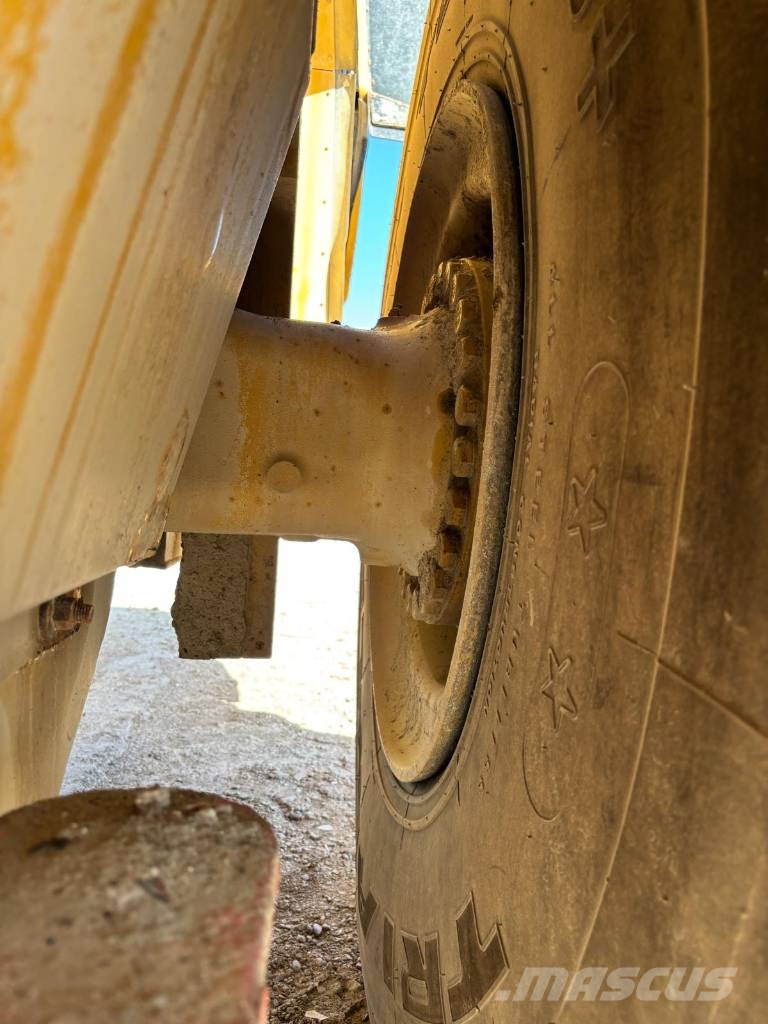 CAT 980 M Kolesni nakladalci