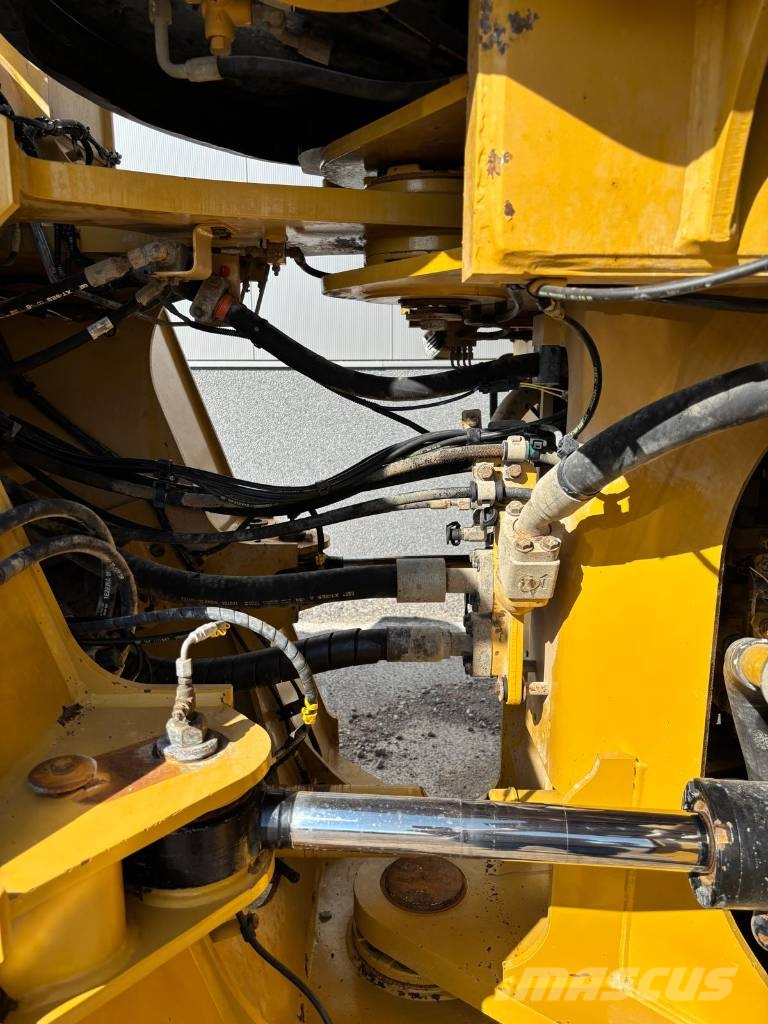 CAT 980 M Kolesni nakladalci