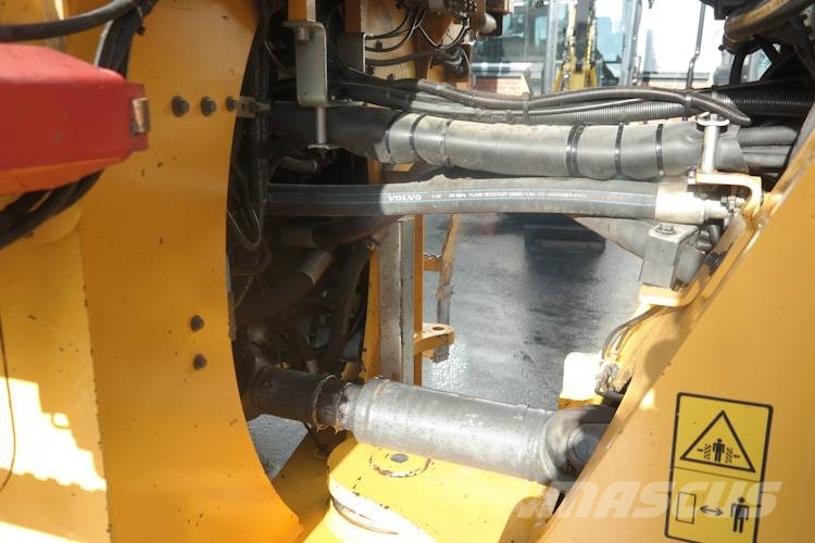 Volvo L220G 轮式装载机