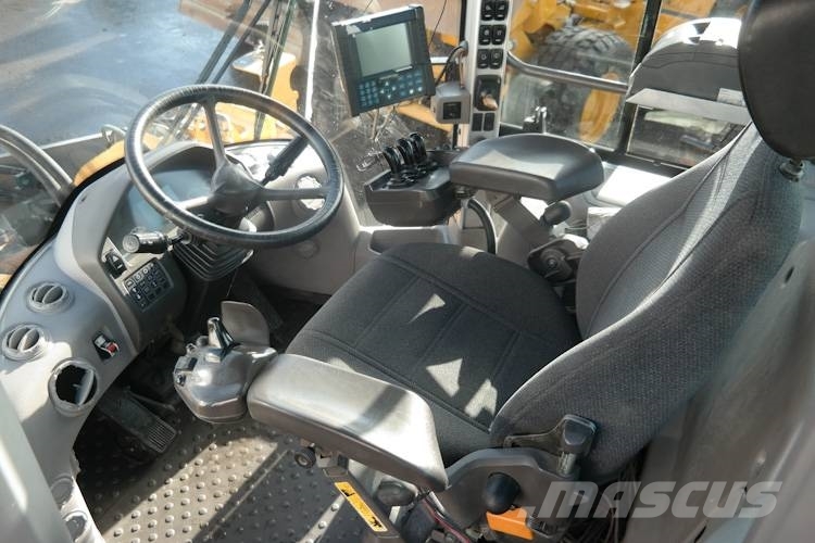 Volvo L220G 轮式装载机