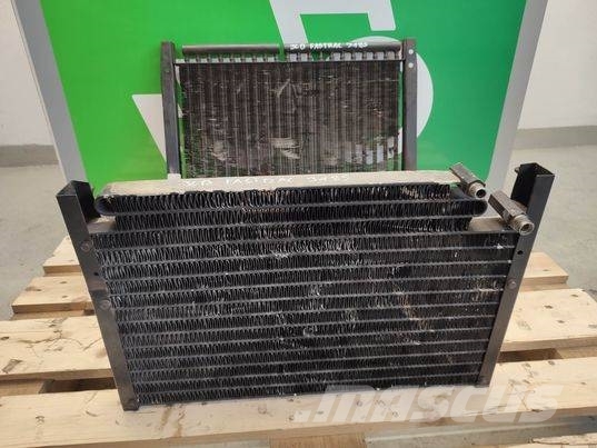 JCB Fastrac 3185 AC cooler Radiatorji