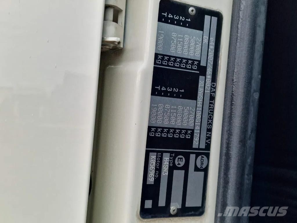 DAF XF 440 SuperSpaceCab 6x2*4 - 2 deck Closed Livesto Автотранспорт для перевезення тварин